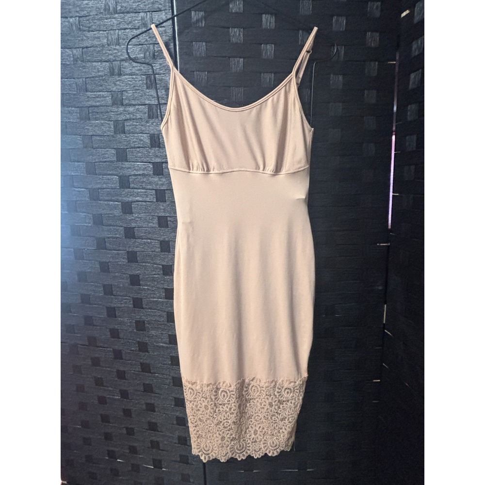 Vanity Fairโ M Full Length Slip Dress Adjustable Spaghetti Straps Lace Hem
